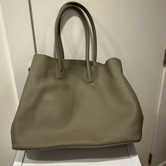 Matt and Nat Krista Satchel - Picture 2 of 8